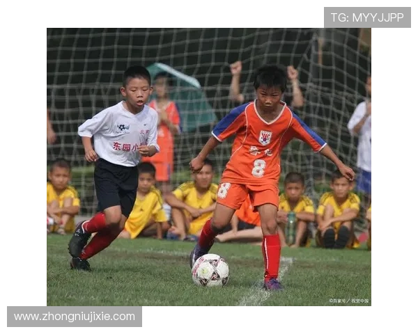 足球明星的日常生活揭秘他们如何在训练比赛和商业活动中平衡繁忙日程 足球明星的日常生活揭秘他们如何在训练比赛和商业活动中平衡繁忙日程